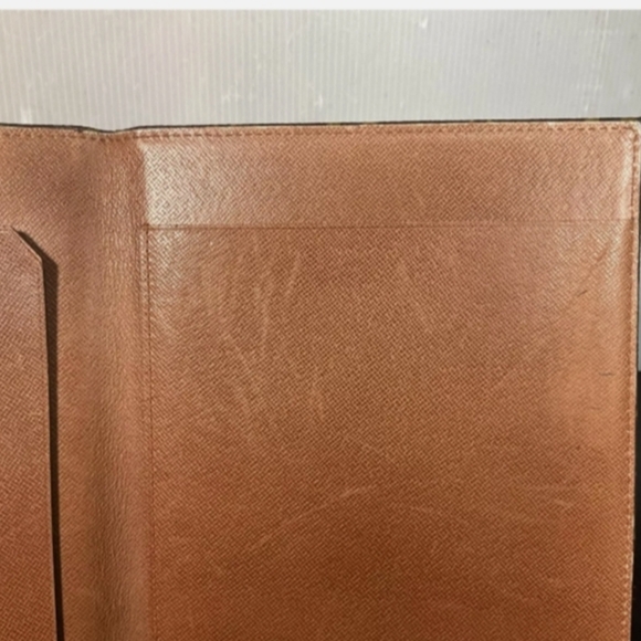 Louis Vuitton Monogram Desk Agenda 9”x6.5” - Picture 11 of 17